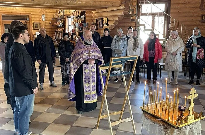 В Мариуполе совершили панихиду по погибшим бойцам СВО В Мариуполе совершили панихиду по погибшим бойцам СВО