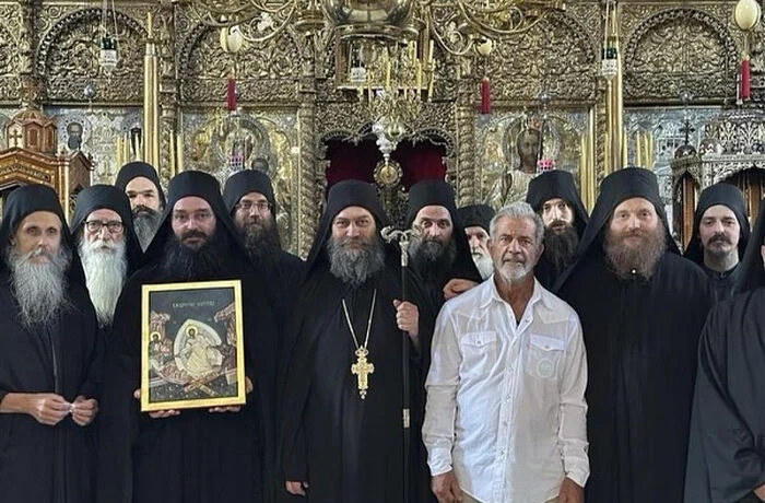 Мел Гибсон гостит в сербском монастыре Хиландар на Афоне Мел Гибсон гостит в сербском монастыре Хиландар на Афоне