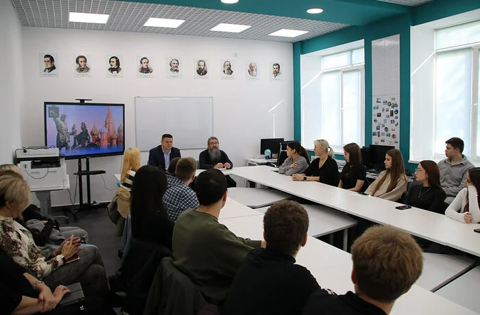 В стенах Донецкого университета обсудили духовный смысл Дня народного единства