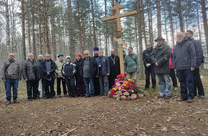 На Ржевском полигоне установили поклонный крест На Ржевском полигоне установили поклонный крест
